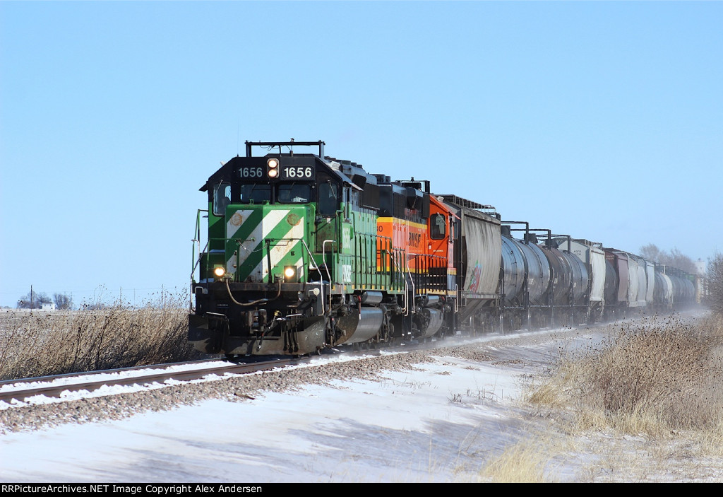 BNSF 1656 Leads the LINHAS